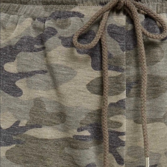 LAST1️⃣//OLIVE CAMO RAINBOW STRIPED JOGGERS - Picture 3 of 4